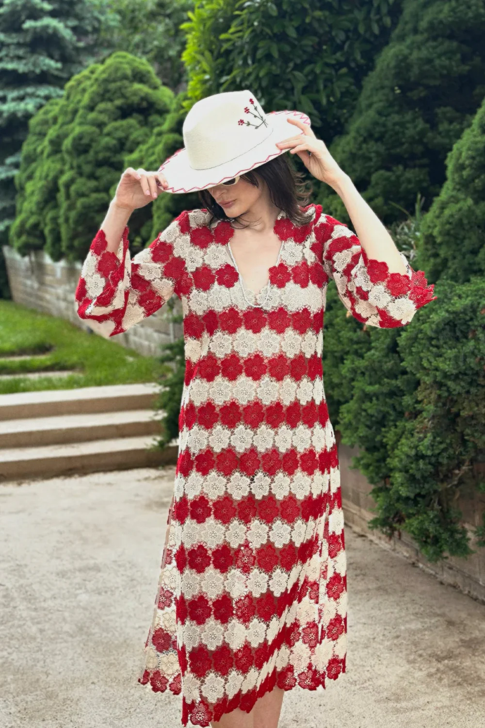 Arelis Two-Tone Cosmos Flower Lace Caftan - Paprika - Image 2