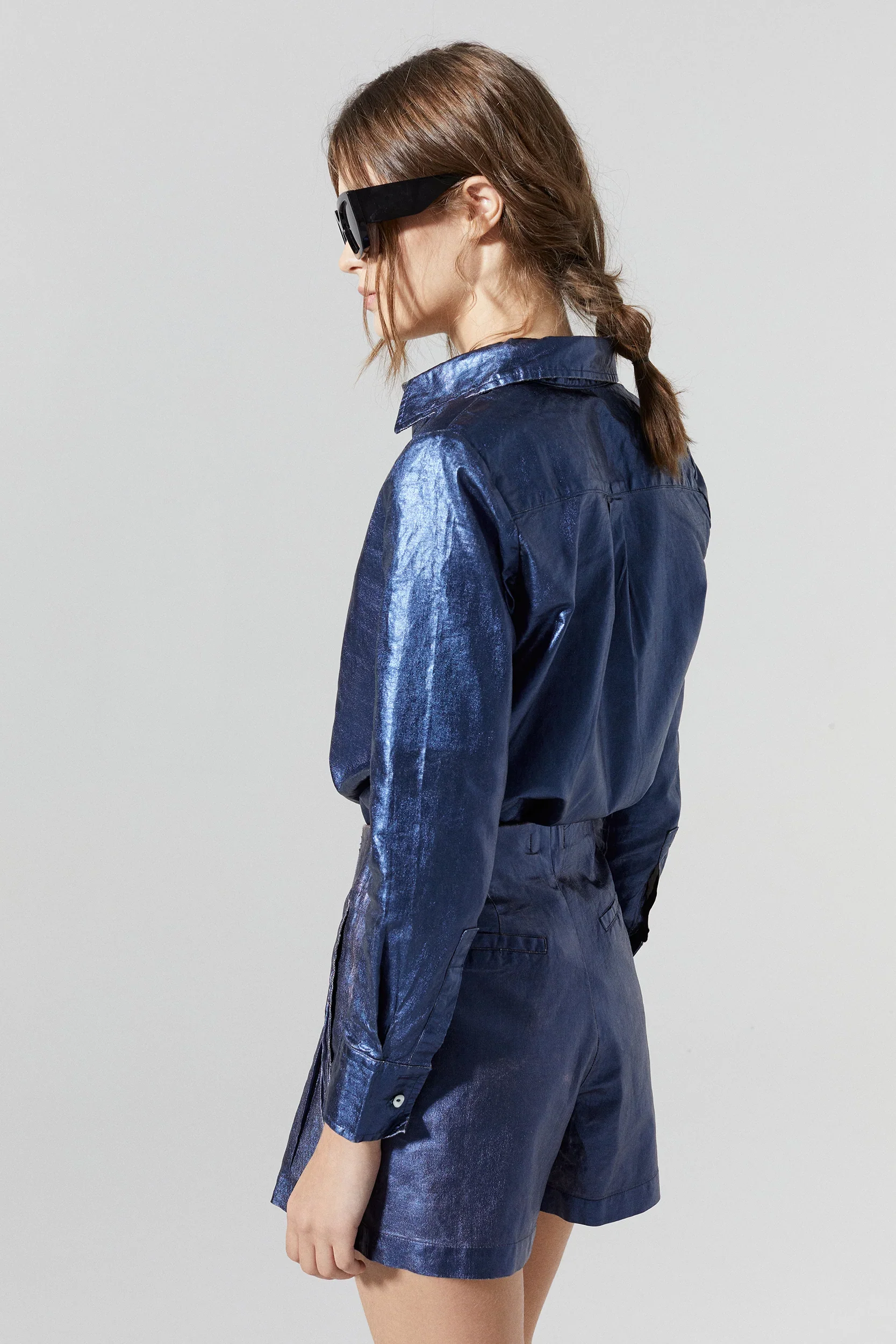 Frida Metallic Linen Shorts Dark Blue - Image 3
