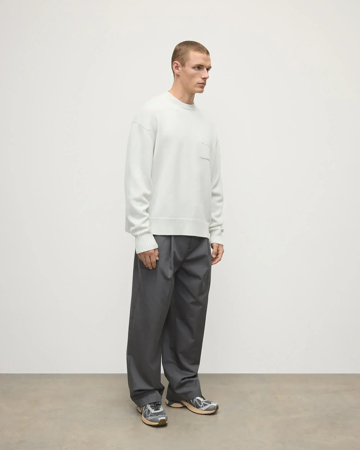 Crew Neck Oversized with Pocket - Image 3