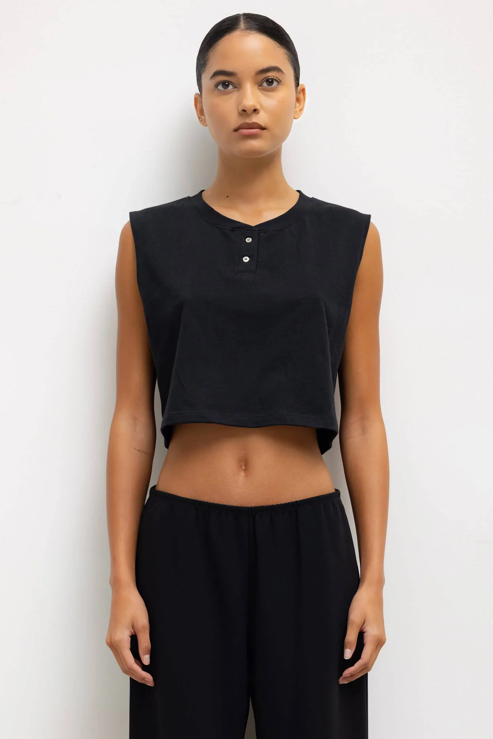 Margo Sleeveless Henley Black - Image 3