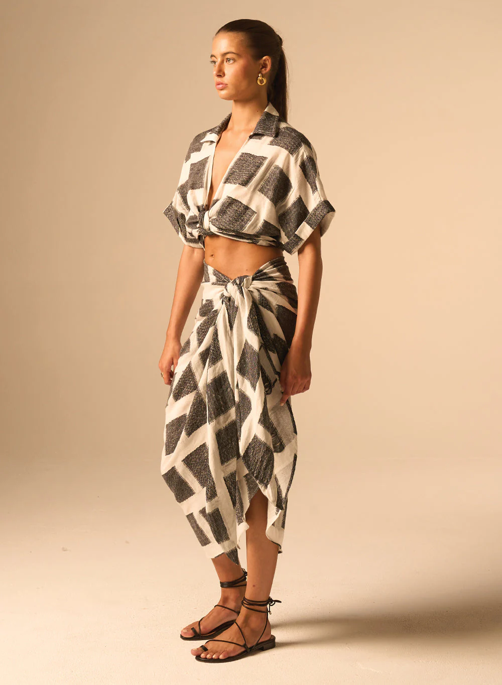 Pearl Skirt Black Square - Image 2